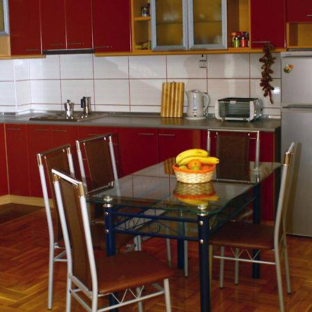 ביטולה Goldy Hostel מראה חיצוני תמונה