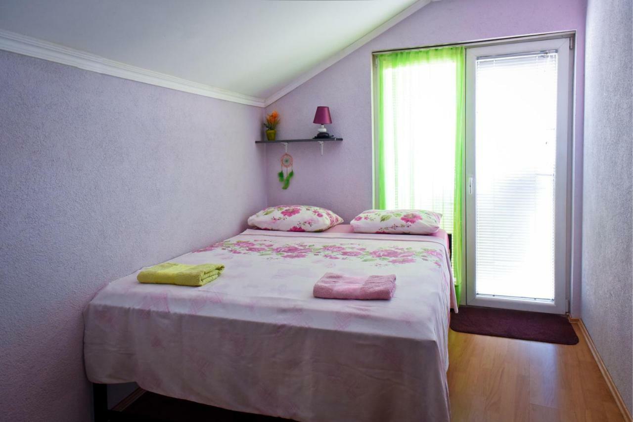 ביטולה Goldy Hostel מראה חיצוני תמונה